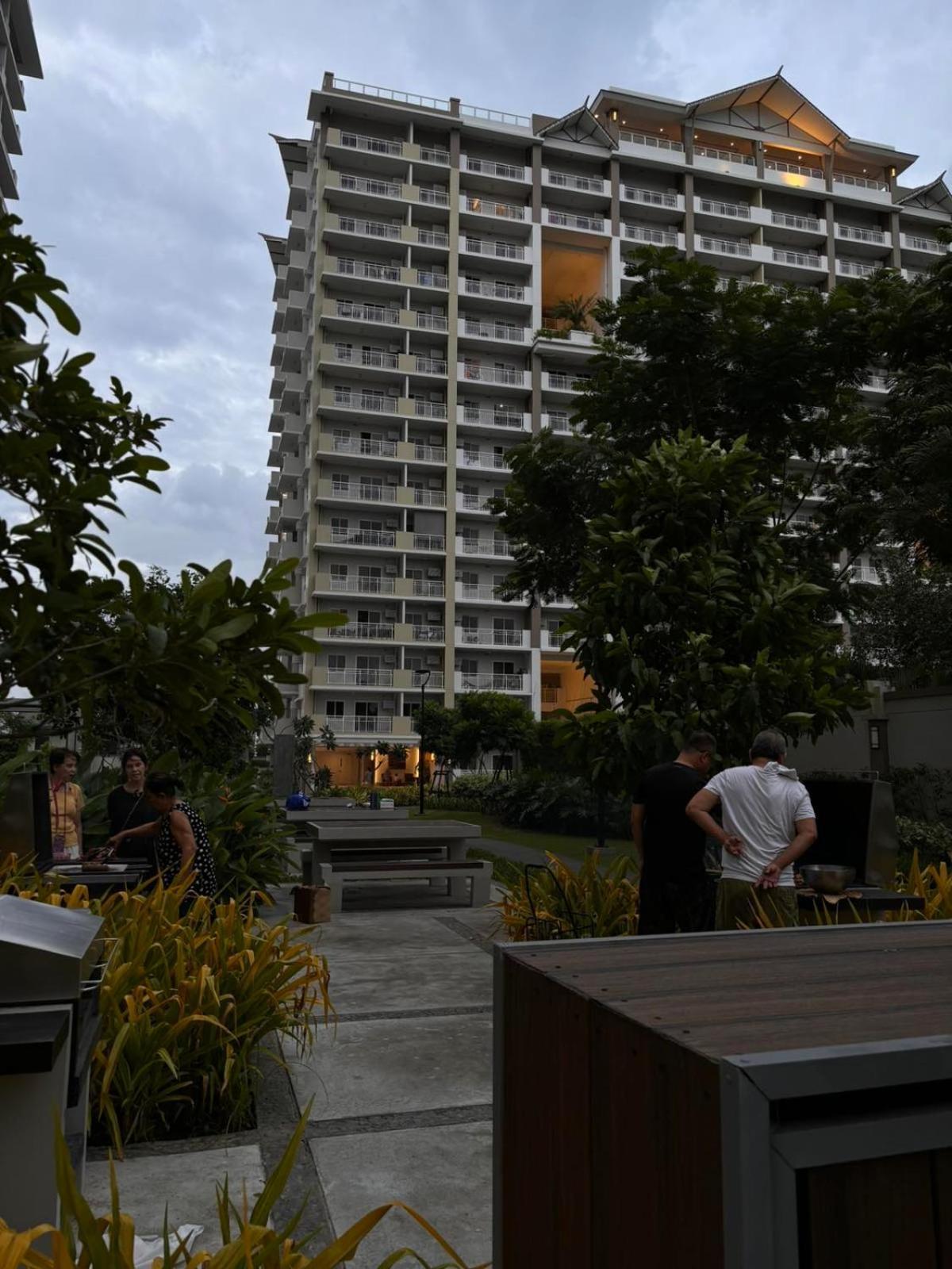2 Bedroom Condo Unit Near Sm Bf & Naia At The Atherton By Dmci With 2 Balcony Paranaque City Ngoại thất bức ảnh