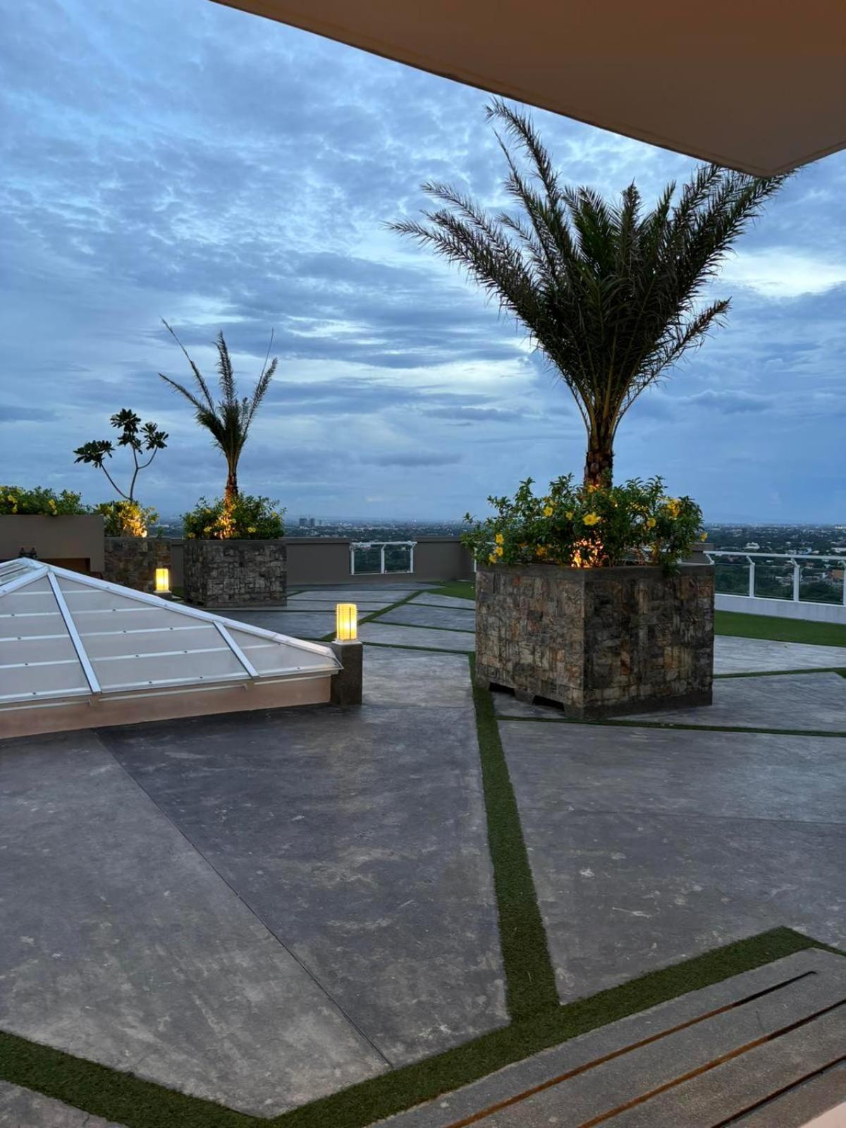 2 Bedroom Condo Unit Near Sm Bf & Naia At The Atherton By Dmci With 2 Balcony Paranaque City Ngoại thất bức ảnh