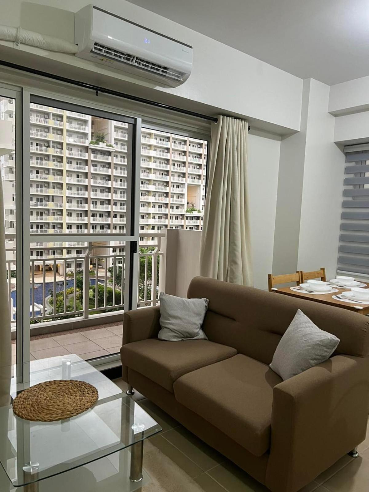 2 Bedroom Condo Unit Near Sm Bf & Naia At The Atherton By Dmci With 2 Balcony Paranaque City Ngoại thất bức ảnh