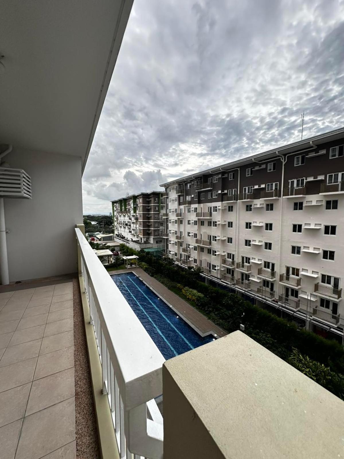 2 Bedroom Condo Unit Near Sm Bf & Naia At The Atherton By Dmci With 2 Balcony Paranaque City Ngoại thất bức ảnh