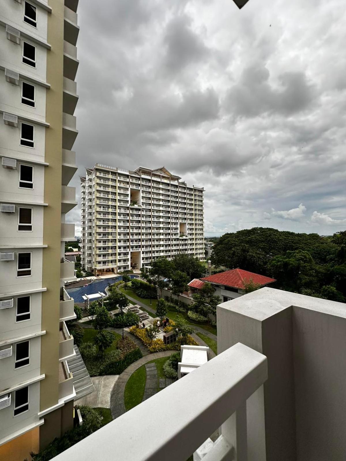 2 Bedroom Condo Unit Near Sm Bf & Naia At The Atherton By Dmci With 2 Balcony Paranaque City Ngoại thất bức ảnh