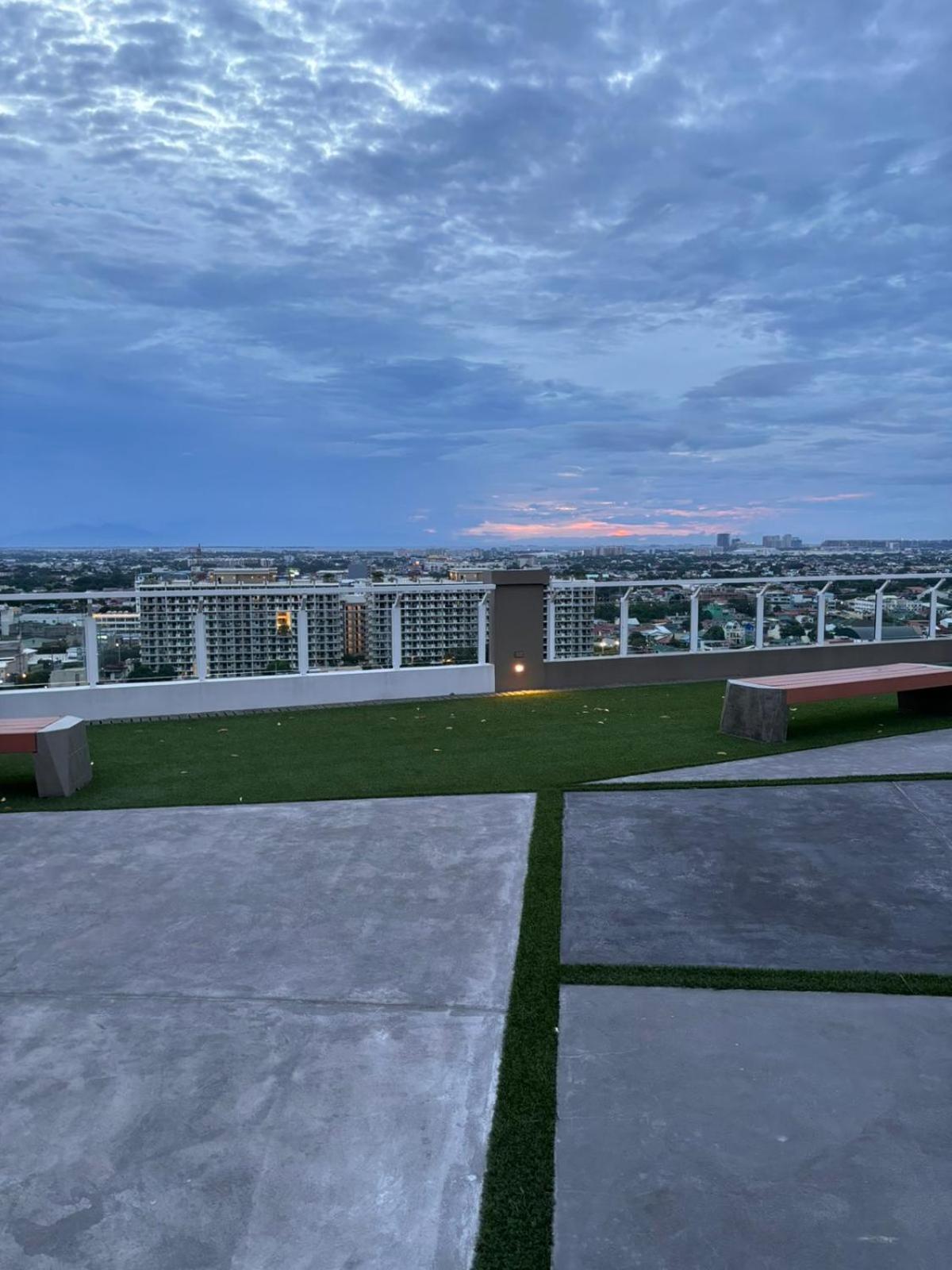 2 Bedroom Condo Unit Near Sm Bf & Naia At The Atherton By Dmci With 2 Balcony Paranaque City Ngoại thất bức ảnh