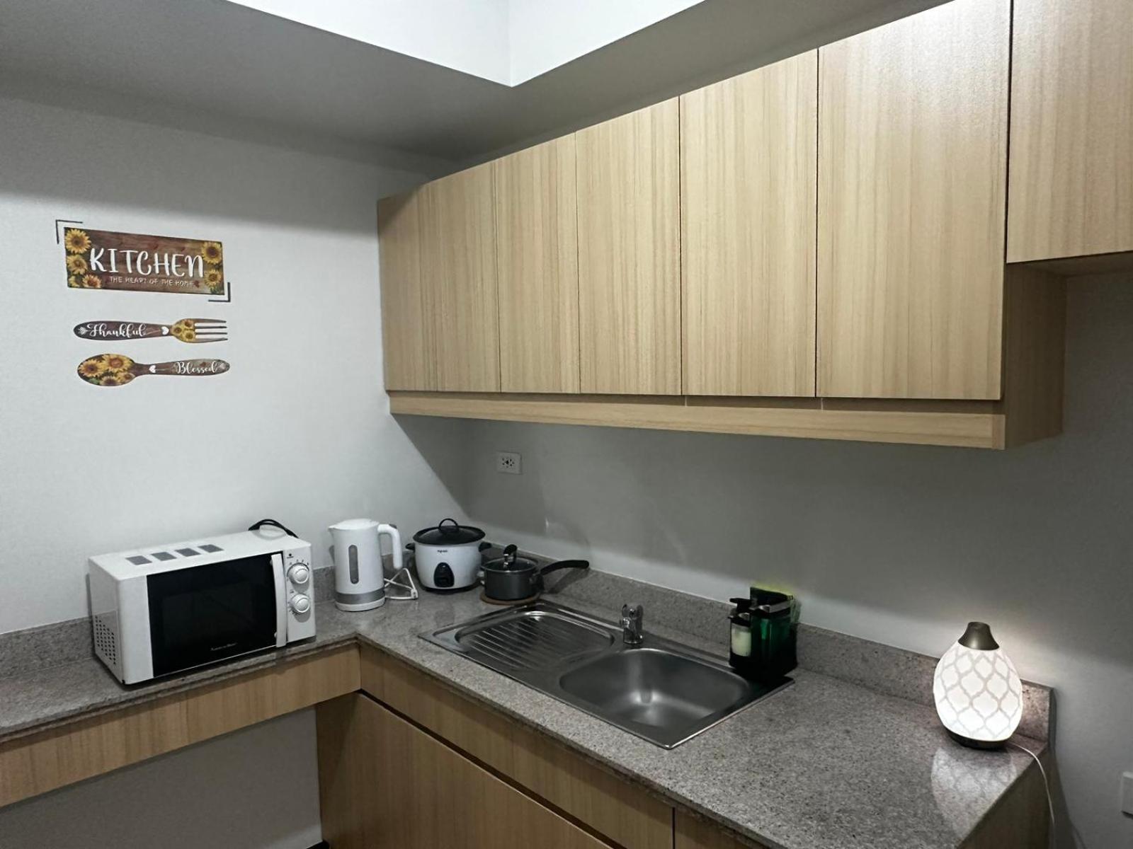 2 Bedroom Condo Unit Near Sm Bf & Naia At The Atherton By Dmci With 2 Balcony Paranaque City Ngoại thất bức ảnh