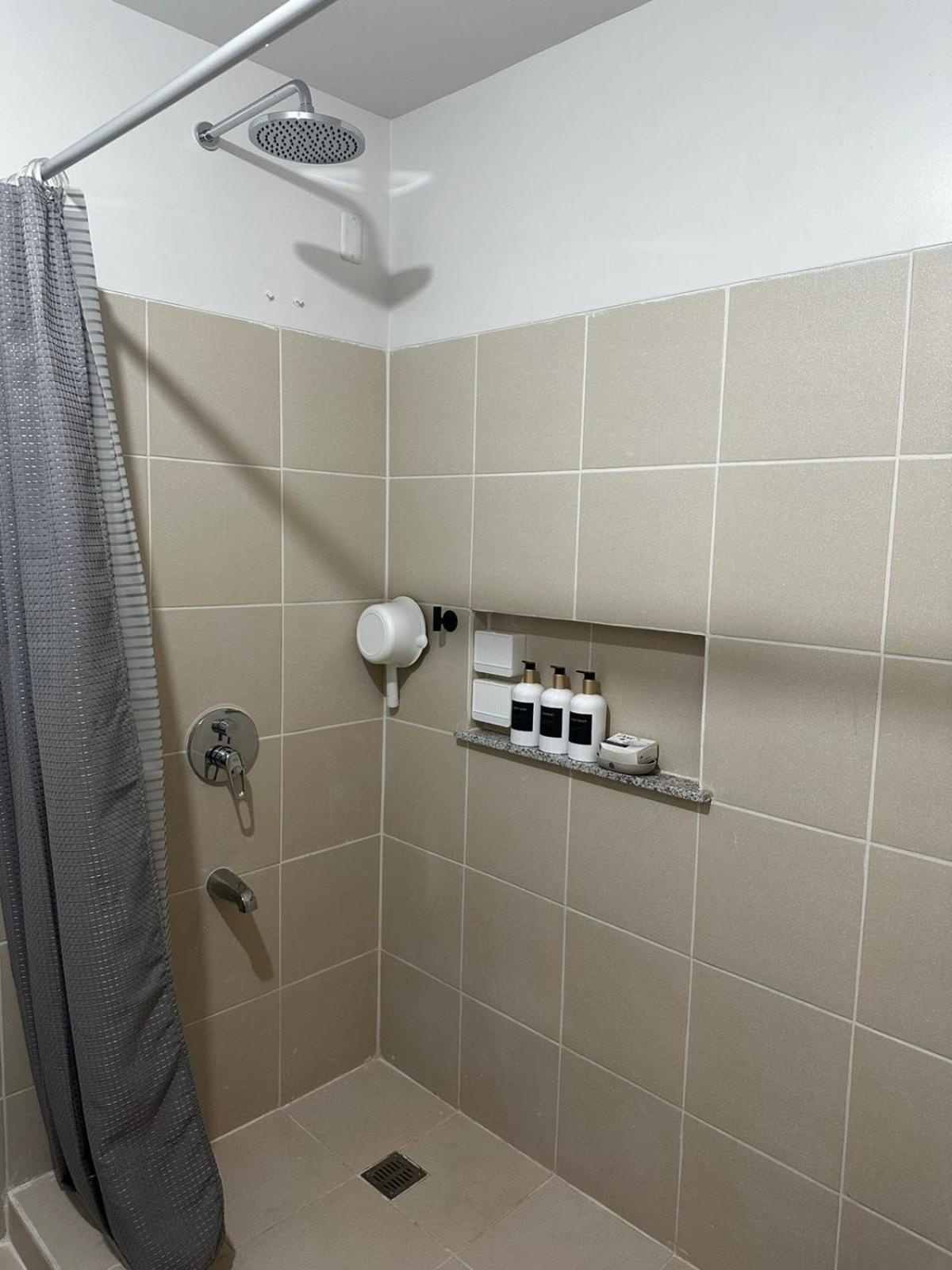 2 Bedroom Condo Unit Near Sm Bf & Naia At The Atherton By Dmci With 2 Balcony Paranaque City Ngoại thất bức ảnh
